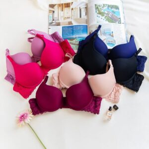 Women's Seamless T-Shirt Bra with Delicate Lace Back